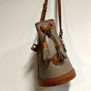 Vintage dooney and Bourke bucket crossbody